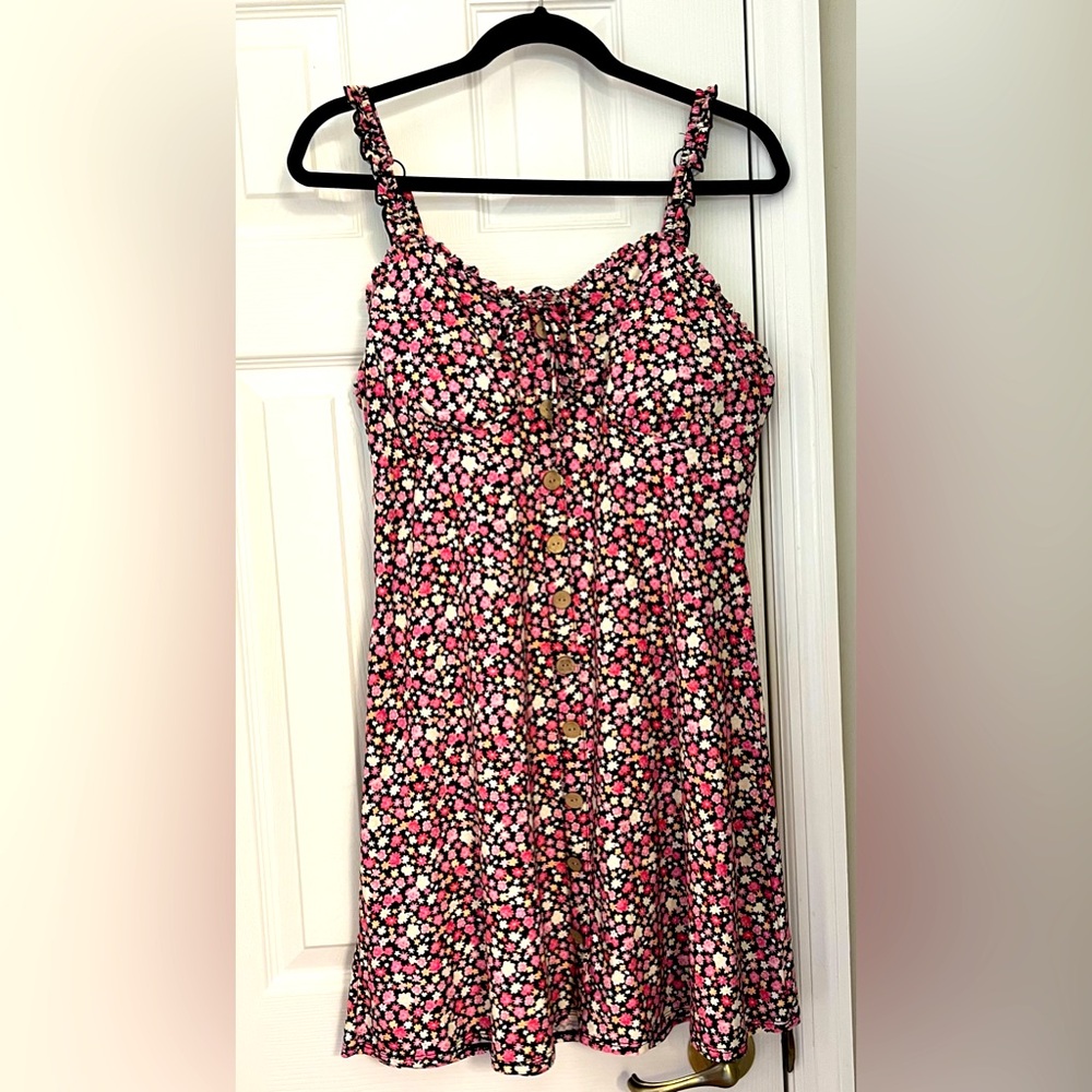 🌟🌟 FREE with $15+ purchase from my closet!  Great sundress!  NWOT.